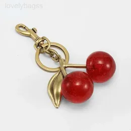 Nyckelringar 2024 Key Bag Accessories Charm Handväska Pendant Handväskor Keychain Womens utsökta Internet-Famous Crystal Cherry Car High-klass