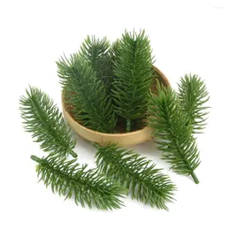 Dekorative Blumen 40pcs 10 cm Künstliche Pflanzen Kiefernzweige Weihnachtsbaum -Hochzeitsdekorationen DIY Hand Craft Accessoires Kinder Geschenk