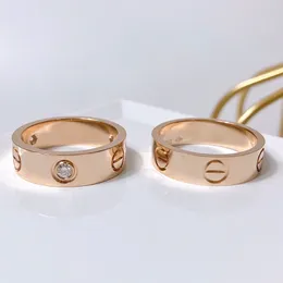 18K Love Ring Wysokiej jakości pierścionki z zapasami zaręczynami Złota Popularna luksusowa projektant biżuterii Nowa bez pudełka rozmiar 11