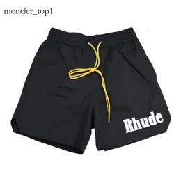 2024 Novo verão Rhude curto designer masculino shorts rhude quinto homem define calças de traje de shorts de praia soltas e confortáveis.