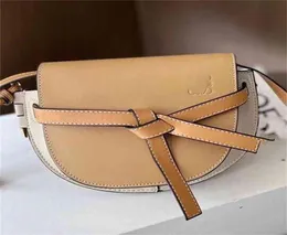 Middag Bag Gate Mini Twolayer Cowhide Sadel Single Shoulder Cross Women039s Milk Tea Stava White Michael Midja Fanny Pack Bac5200251