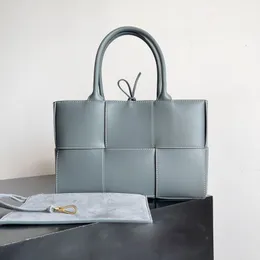 Toppdesigner Andiamo Bag Arco Woven Leather Tote Bag Kvinnor Fashion East-West Shopping Bag Luxury Handväska Top Quality Shoulder Bag Intreccio Woven Bag