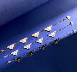 Bracciale designer di qualità a specchio da 12A Bracciale da donna Braggangllo nuovo alla moda in oro nero in oro classico Triangolo invertito Logo Bracciale
