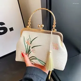 Borsa per mano bianca con coulistica cinese in stile antico fibbia in metallo retrò Cheongsam Hanfu borsetta mini trasversale