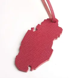 Großhandel maßgeschneiderte maßgeschneiderte echte natürliche Leder -Katar -Karte Keychain Ladies Backpack Anhänger Frauen Bag Charme Dekorationen für Taschen 240320