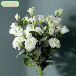 Dekorative Blumen 3pcs 3heads künstliche Seiden Rose Weiß Eukalyptus Blätter Pfingstroutze gefälschte Hochzeitstisch Party Vase Home Decor