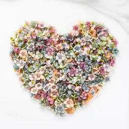 装飾的な花50pcs 3cm Scrapbook for Scrapbook diy Candy Box Wedding Party Home Decoration Handmade Christmas Christmas Silk Mini Daisy