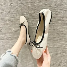 Повседневные туфли мулы женщины Bowtie Soft Leather Flats 2024 Дизайн эластичные лоферы квадратные пары женщин Эспадриль 43 Пластин большого размера