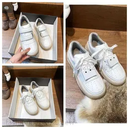 Tasarımcı Moda Klasik Ayakkabı Dermis Beyaz Koşan Kadın Ayakkabıları Akneler Güley Yüz Studioliness Strap Velcro Çok Yahudi Kalın Sole Casual Sneakers
