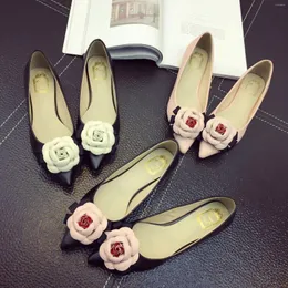 Sıradan Ayakkabı 2024 Camellia Flats Kadınlar Espadriller Sivri Ayak Toe Low Heels Offies Ladies Apliquees çiçek somunları artı Boyut 34-40