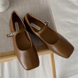 Scarpe casual primaverili e autunno giapponese testa quadra a mestolo da donna spessa tallone francese vintage una fibbia di parole singolo c1222