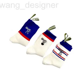 Çorap Çorap Tasarımcı Kadın Tasarımcı Çorap Sonbahar ve Kış Yeni Modeli Orta Uzunluk Şerit Tasarım Mektubu Nakış Moda xi86