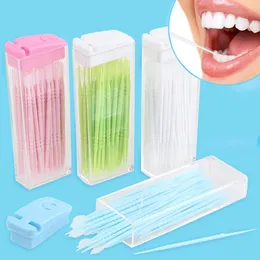 50pcs/lotto portatile in plastica usa e getta denti denti per la pulizia del filo interdentale per viaggiare a due teste a due teste a due teste casuali casuali