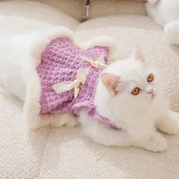 Trajes de gato 2024 Pequeno vento perfumado cabelos arco arco arco suéter escavado etono cachorro vestido cachorro vestido de estimação quente