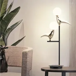 Lâmpadas de mesa Rotatable 110-240V Bird Gold Magpie para a sala de estar nórdica da sala de estar luminária decorativa criativa de casa