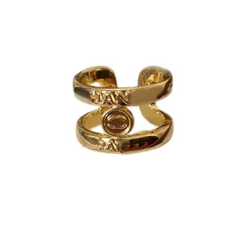 Designer clássico Rings Diário Roupa de lazer Anel de casamento para homens Elite Elite Temperamento de luxo Match Style Ring Ring Resplanded Hip Hop Zh212 H4