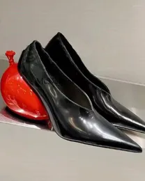 Scarpe eleganti di nicchia design nero puntato da punta da donna pompa moda in stile retrò pallone rosso strano tacchi alti slip-on