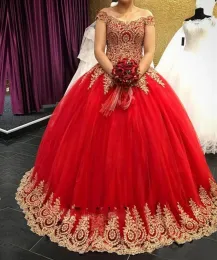 Abiti in pizzo dorato 2019 Quinceanera Abiti dalla spalla Corsetto dolce da 16 pallone in tulle rosso lungo vestito da ballo formale Vestitidos de 15