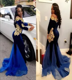 2K18 Mangas compridas nigerianas Vestidos de baile de sereia de veludo de veludo ombro de veludo real azul de veludo azul com apliques6939425