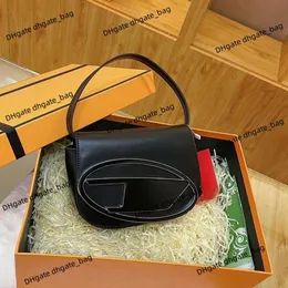 Diessl Luxury Designer Dingdang Bag Handbag feminino novo Couro de meio círculo Design de aba da carteira Cool e da moda de ombro único de sela de ombro único