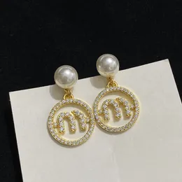 Brincos de designer de marca de luxo de luxo 18kgold brincos de pérolas para mulheres anéis de orelhas de brejão presente de joias