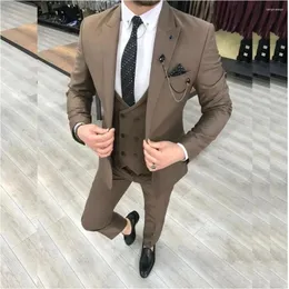 دعاوى الرجال رجال مجموعات أعمال من 3 قطع ذروة طية صدرية العريس Tuxedo الزفاف تيرنو ميدش حداثة خياط في الملابس والسترة