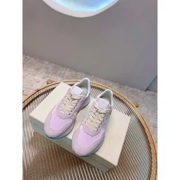 2024 Early Spring New Sports Running Contrast Color Round Head Soe Up Thick Sole mångsidig mode Casual Female Dad Shoes