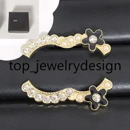 Klassische Damen Dessinger Brosche Anzug Pin Perlenbrief Design Broschen berühmte Marke Fashion Crystal Jewelry Kleidung Dekoration Accessoires Geschenk mit Schachtel