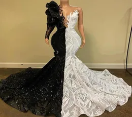 2022 Sparkly Blackwhite Sexy Mermaid Prom Dresses V Neck Illusion Sequined Spets One Shoulder Long Sleeve Sequins Formell Party Dre6575081