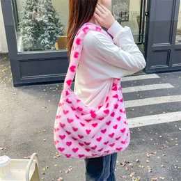 Moda słodkie różowe sercowe nadruk pluszowe torba dla kobiet o dużej pojemności torebki na ramiona przenośna szkolna szkolna zakupy 240328