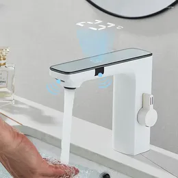 Rubinetti del lavandino del bagno bianco sensore intelligente bacino rubinetto mazzo monte senza touch senza tappeto digitale mixer digitale mixer