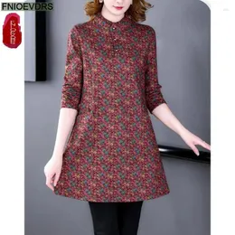 Vestidos casuais L-5xl Mini vestido quente e grosso 2024 Women Winter Wear Moda Ruffles Retro Retro Vintage Floral Print Red Green 624 5