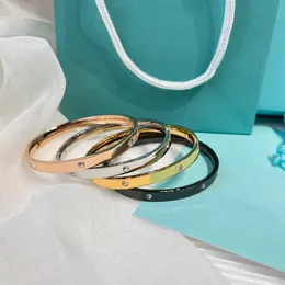 مميزة للعلامة التجارية مجوهرات bangle رجل المرأة الفاخرة التصميم الكلاسيكي نقش الحرف مصمم سوار الماس مختارة فتاة الحب لن تتلاشى أبدا