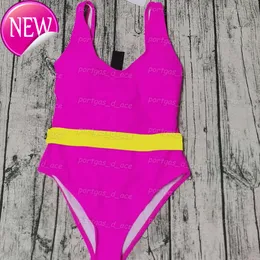 2024 neuer Modedesigner sexy Bikini Sets Billig luxuriös gedruckte Frauen ein Stück Split gepolstert Badeanzüge Sexy Strand BH SHOPS Mode Charming Pink Bading Anzug