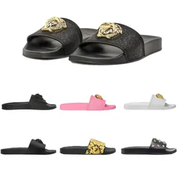 Sandálias de verão Designer Slide Slippers Sandale Men Sandale Praia Couro plano Lady Fashion Sapatos clássicos de metal fúcsia preta branca