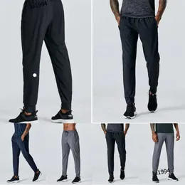 2024 Lululemeni Jogger Long Pants Designer Mens Mens 스포츠 요가 복장 야외 시티 땀 요고 체육관 포켓 트리터스 남성 캐주얼 탄성 허리 Fiess NG668