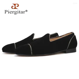 أحذية غير رسمية Piergitar Black Colors Velvet Handmade Men's Loafers with zippers Design Party and Wedding Smoking Slippers Emostole Insole