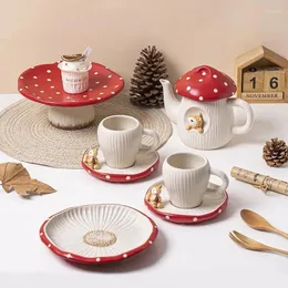 Tazze simpatiche da ragazza set ciotola set ceramica in ceramica tè floreale tè culo color tazza da piatto da piatto da piattino rosso posate