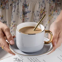 Кружки европейская маленькая роскошная кофейная чашка и блюдца, набор северного стиля. Домохозяйственная велосипедная керамическая кружка