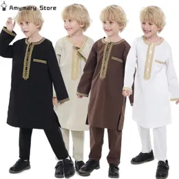 Muslimische Kinder Robe 2 -Stück -Set Kids Boy Round Hals Langarm gedrucktes Hemd Abaya Kaftan Jubba Thobe Islamische Kleidung 240329