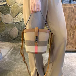 Yeni lüks omuz çantası tuval damalı kova çantası mini diyagonal çanta büyük marka rüzgar zinciri kilit tokası tek omuz çok yönlü çanta