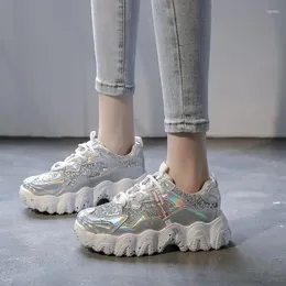 أحذية اللياقة البدنية HKXN أزياء الترتر نساء السميكة أسفل المد والدانتيل حتى عرضة 2024 Spring Wild Platform Sneakers T