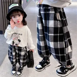 Spodnie dziewczęce spodnie długie spodnie bawełna 2024 Plaid Spring Autumn Teenagers Babys Kids Pants Outtoorteteneagers Childrens Odzież L46