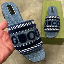 Poduszka basenowa Mule Flat Comfort muły dżins designer designerski kapcie Summerskie sandały na plaży wytłaczane vintage druk klapki