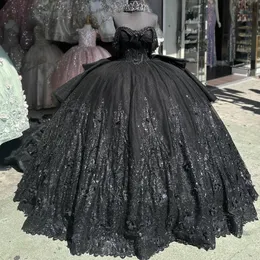 Mexikanska svart quinceanera klänningar boll klänning pärlstav kristall spetsar applikationer söt 16 klänning prinsessan snörning vestido de 15 anos