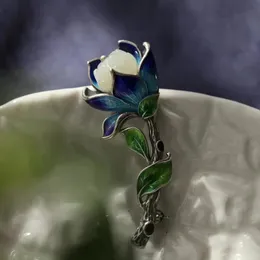 Original craft natural chalcedony magnolia flower brooch enamel porcelain Chinese retro winding unique designer brand jewelry 240401