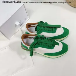 Radskorna 2024 Nya raden Casual Sports Shoes Womens Versatile German Training Thick Sole Waffle Forrest Gump Running Green High Quality