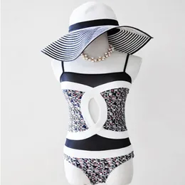 Designer Women Abbigliamento per reticolo Bikini femminile da bagno Lace Up Swimsuit Summer Cross Belt Pants Brands Bikini Suit Sexy2917574