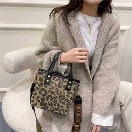 2024 Nuovo designer Womens Cross Cohbody Spalla Leopard Hand Secket Basket Cabe Baske