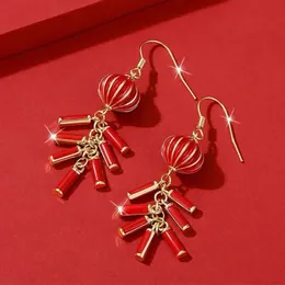 Personalità in stile cinese Oreri di petardi lunghi orecchini femminile Atmosfera semplice anno Red Lantern Net Wholesale 240403